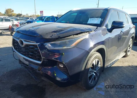 2021 Toyota Highlander Hybrid Xle z USA, uszkodzony, nr VIN 5TDGARAH9MS010940